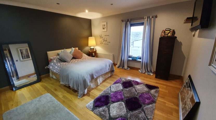 Petes Pub apartment area bedroom 1 2020.