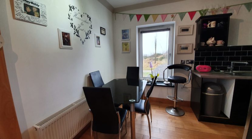 Petes Pub apartment dining area 2020