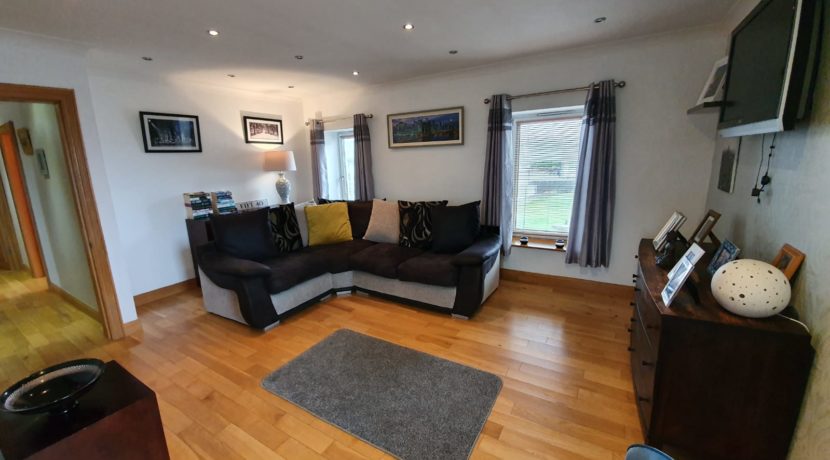 Petes Pub apartment open plan seating area 2020