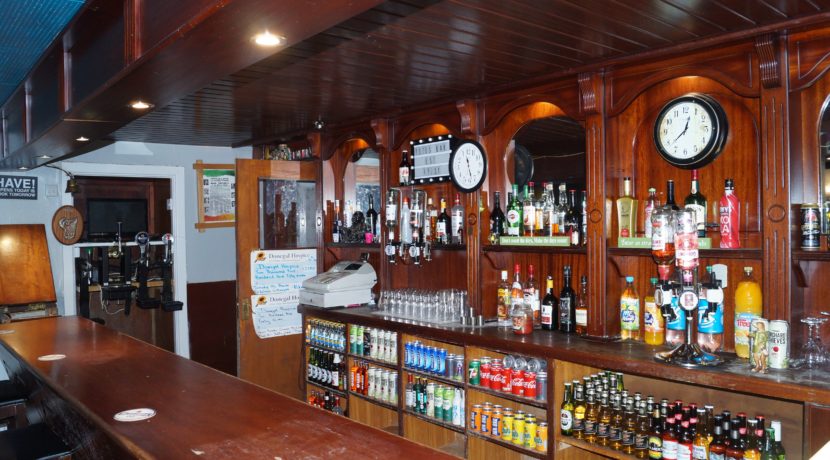 Petes Pub bar pic angle 2 Jan 20 mba
