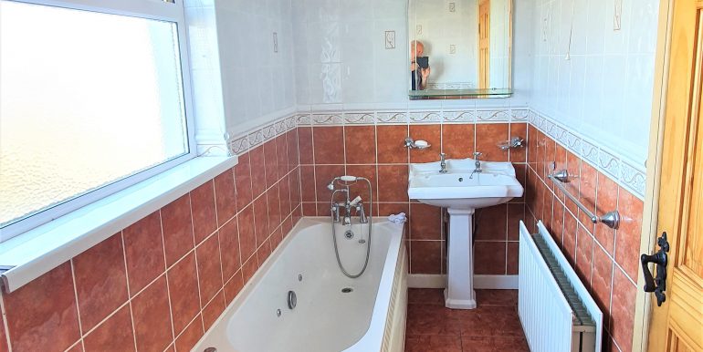 Hughie Mary Mc Garvey bathroom (1)