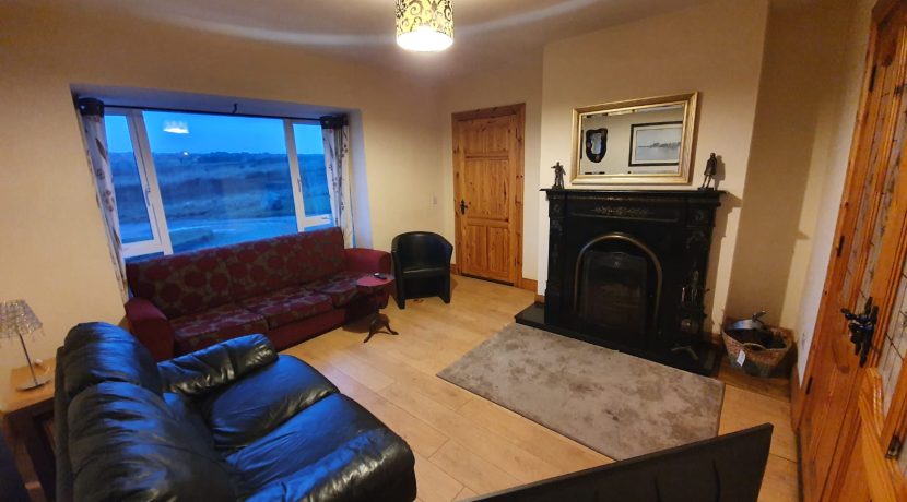 Arthur Rice Sitting room 1.