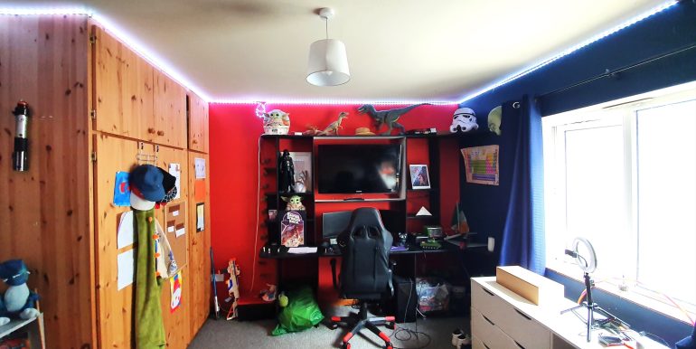 Francis 31 red bedroom