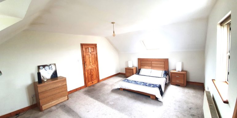 Brian Danny Minnie 22 bedroom 4 angle 2 adj (1)