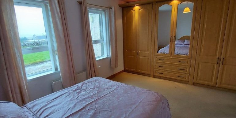 Donal Mc Elhinney 13. bedroom adj