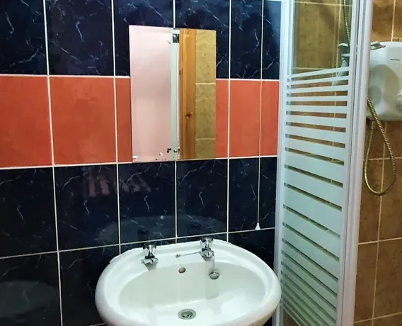 Marion curran 64 ensuite